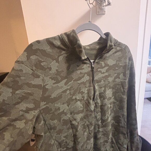 Lululemon Men's Quarter-Zip - Picture 4 of 4